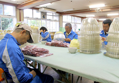 屋内作業班